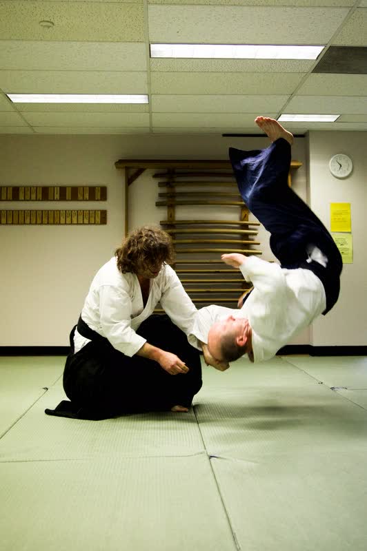 Andy E applying shihonage at the Surry Hills dojo