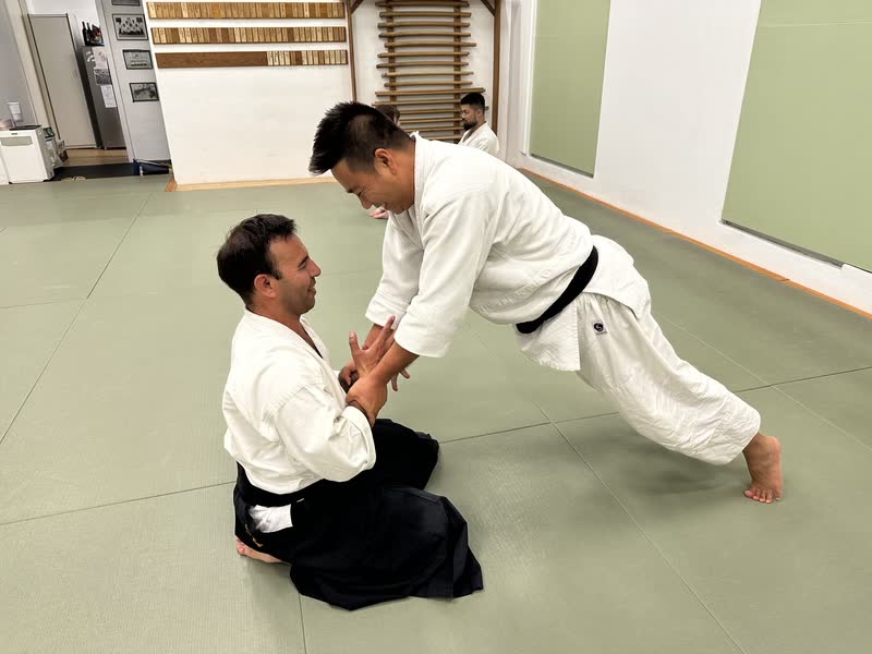 Marcos Goncalves applying an extreme kokyu ho at the North Sydney dojo