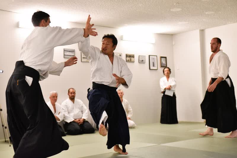 Uke thrown high while the class watches