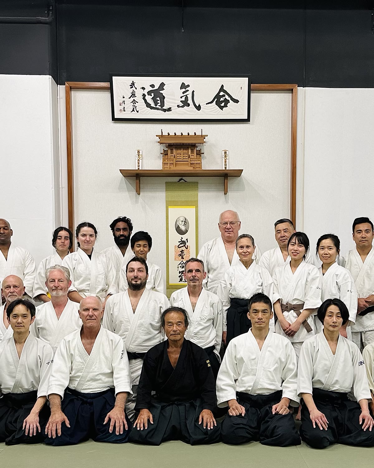Takayasu Sensei seated with members of the Takemusu Aiki Association before the kamiza