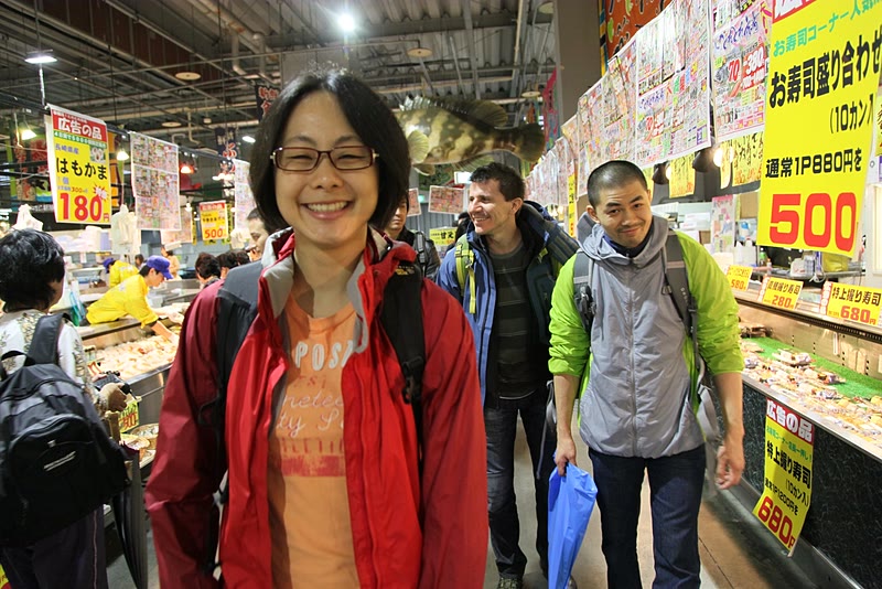 Browsing at Toretore Ichiba