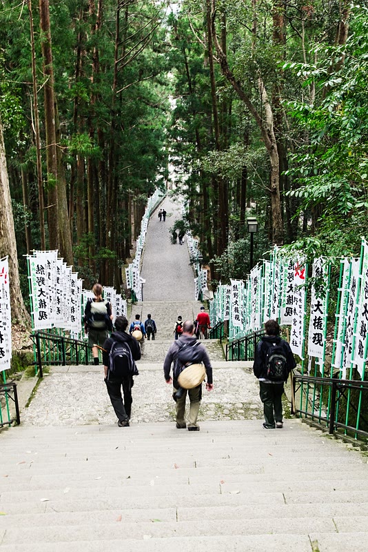 Leaving Kumano Hongu Taisha for the hotel.