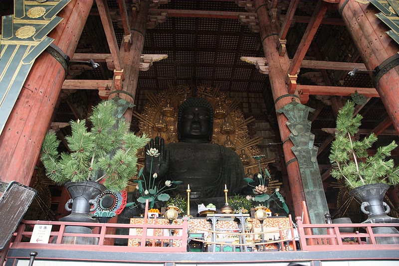 The largest bronze Buddha in Japan
