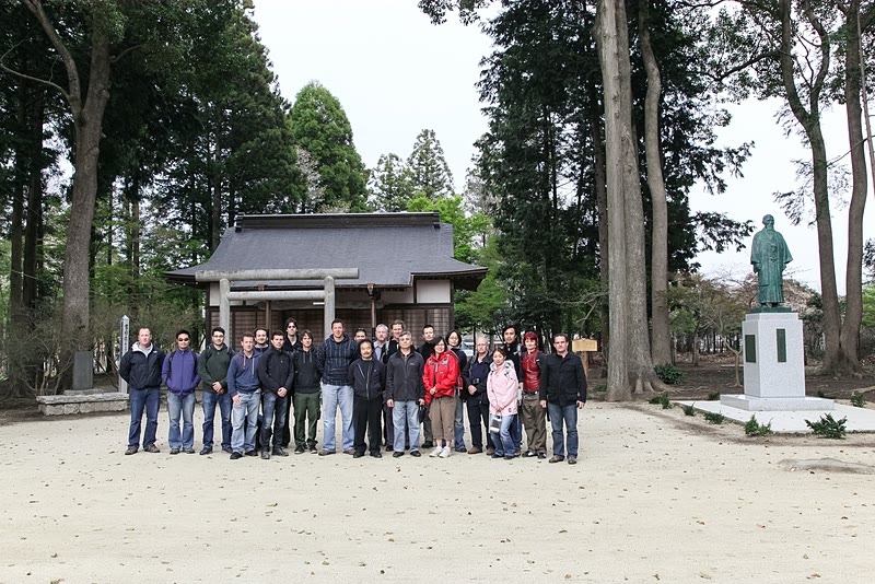 Group photo in front of Aiki Jinja